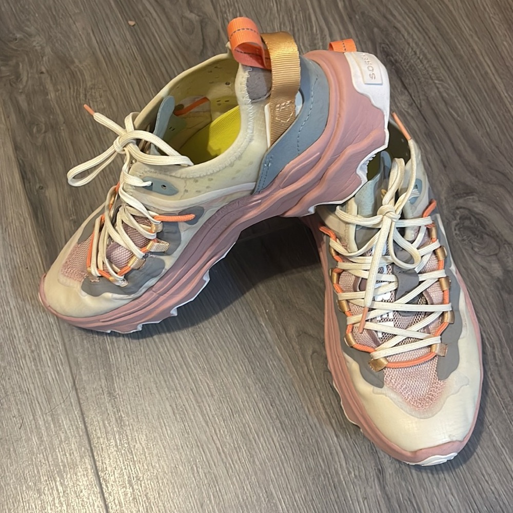 Sorel shoes size 9